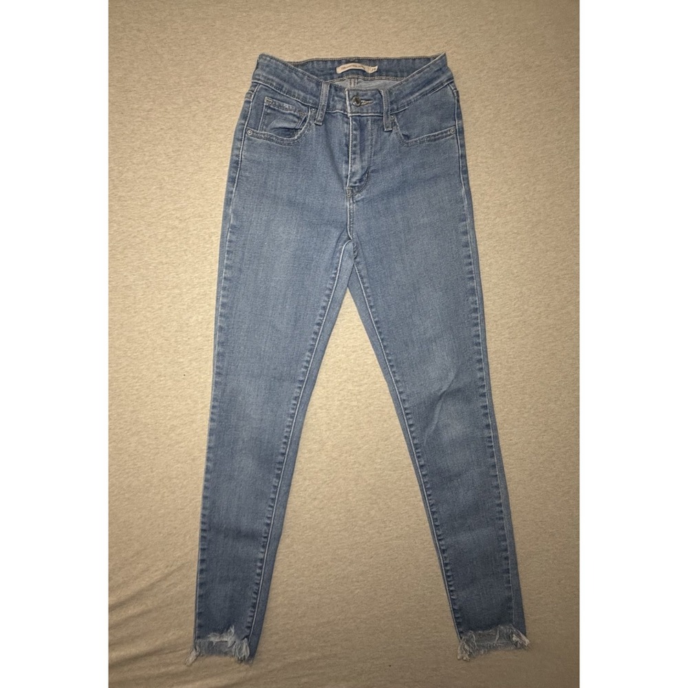 Levi's 721 High rise Skinny Jean. Size 25wx30L. light wash blue jean